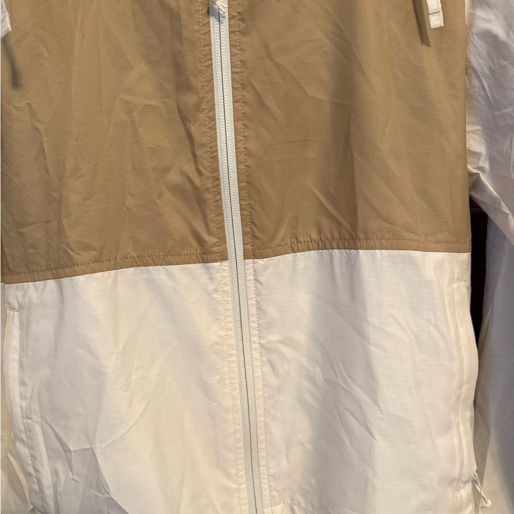 The North Face Women's Beige and White lightweight shell - Picture 6 of 7